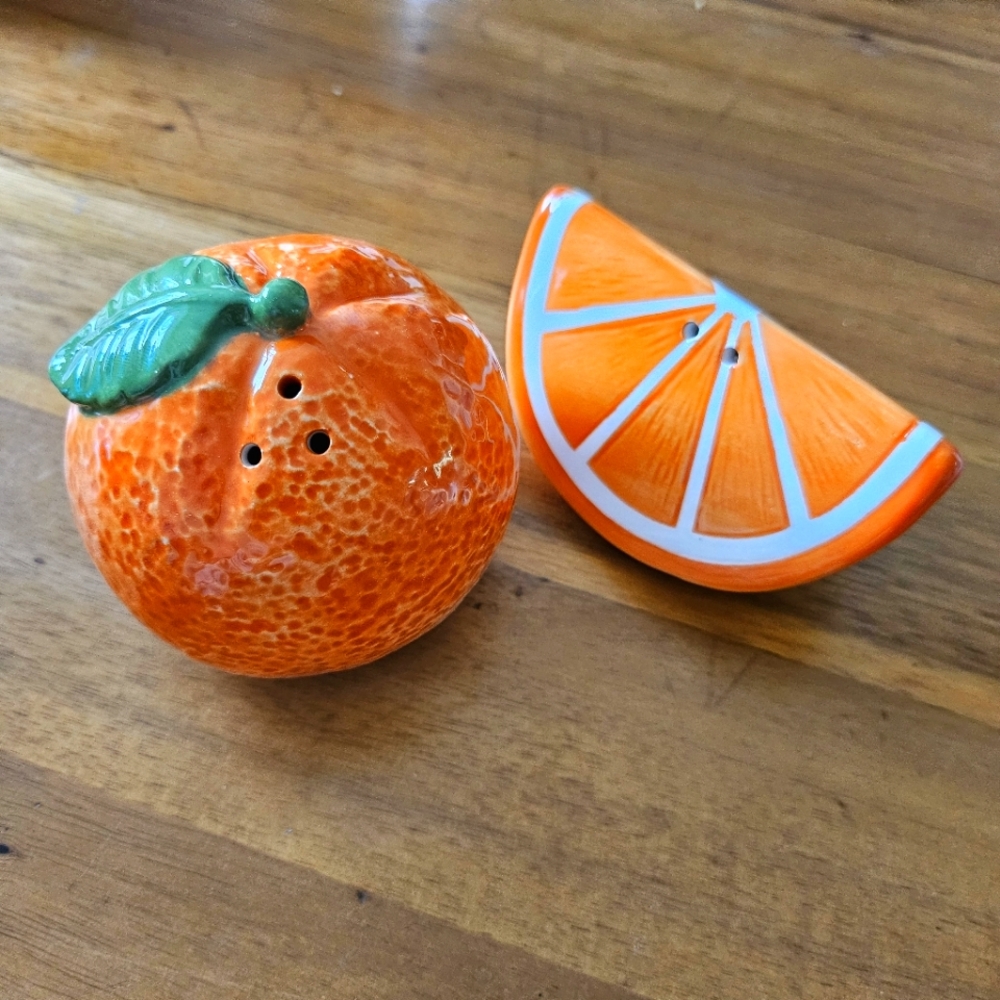 Orange and Orange Slice Salt and Pepper Shakers Novelty Unique Fruit